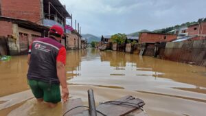 Minería aurífera respaldada por China inunda pueblos y contaminan ríos de Bolivia